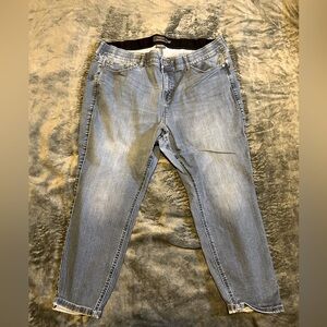 Torrid Bombshell Skinny 24XS good used condition.